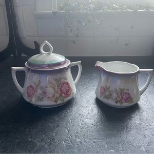 Vintage Leuchtenburg porcelain sugar bowl with a lid.